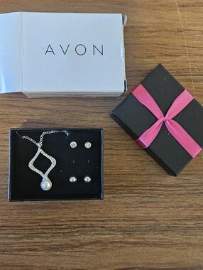 Avon Y2k Sterling Silver And Pearl Neacklace And Earring Set